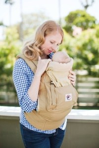 вставка для новорожденного в рюкзачок-переноску ergo baby фото 6