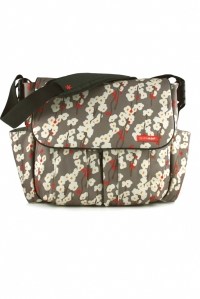 универсальная сумка dash cherry bloom skip hop